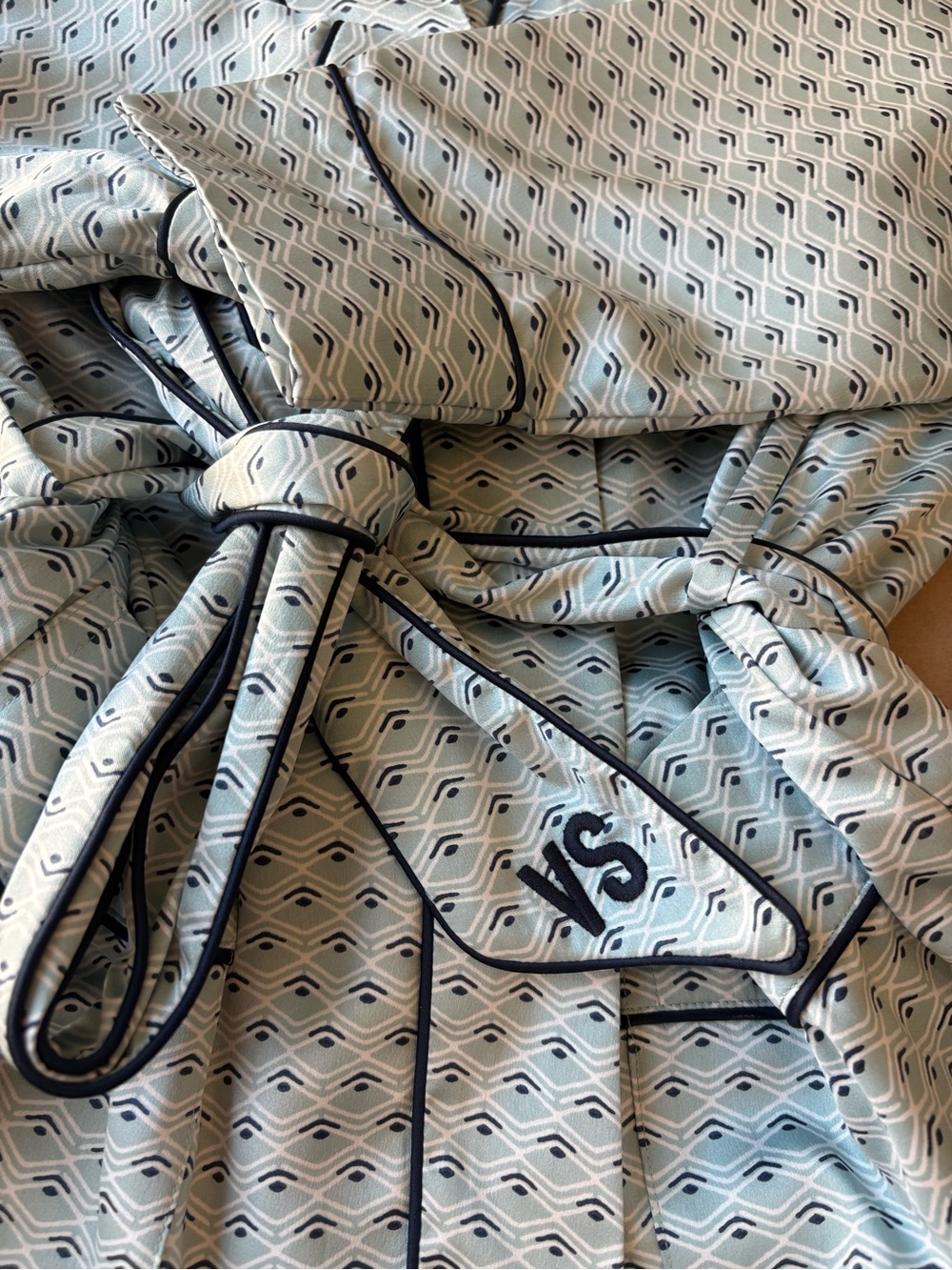 Victoria’s Secret Blue Patterned Short Robe — Size M - Picture 3 of 4